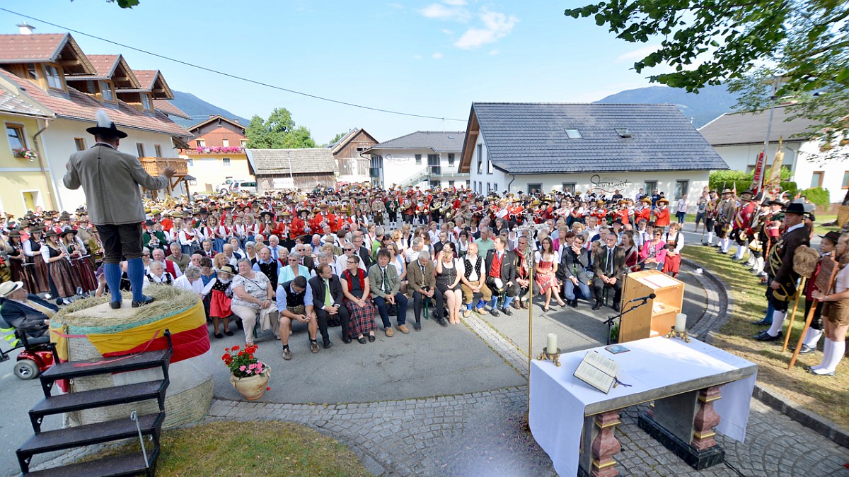 Festakt mit 15 Kapellen